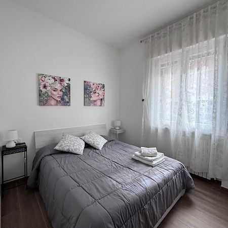 Bilocale In Bande Nere-Metro Rossa Duomo Apartman Milánó Kültér fotó