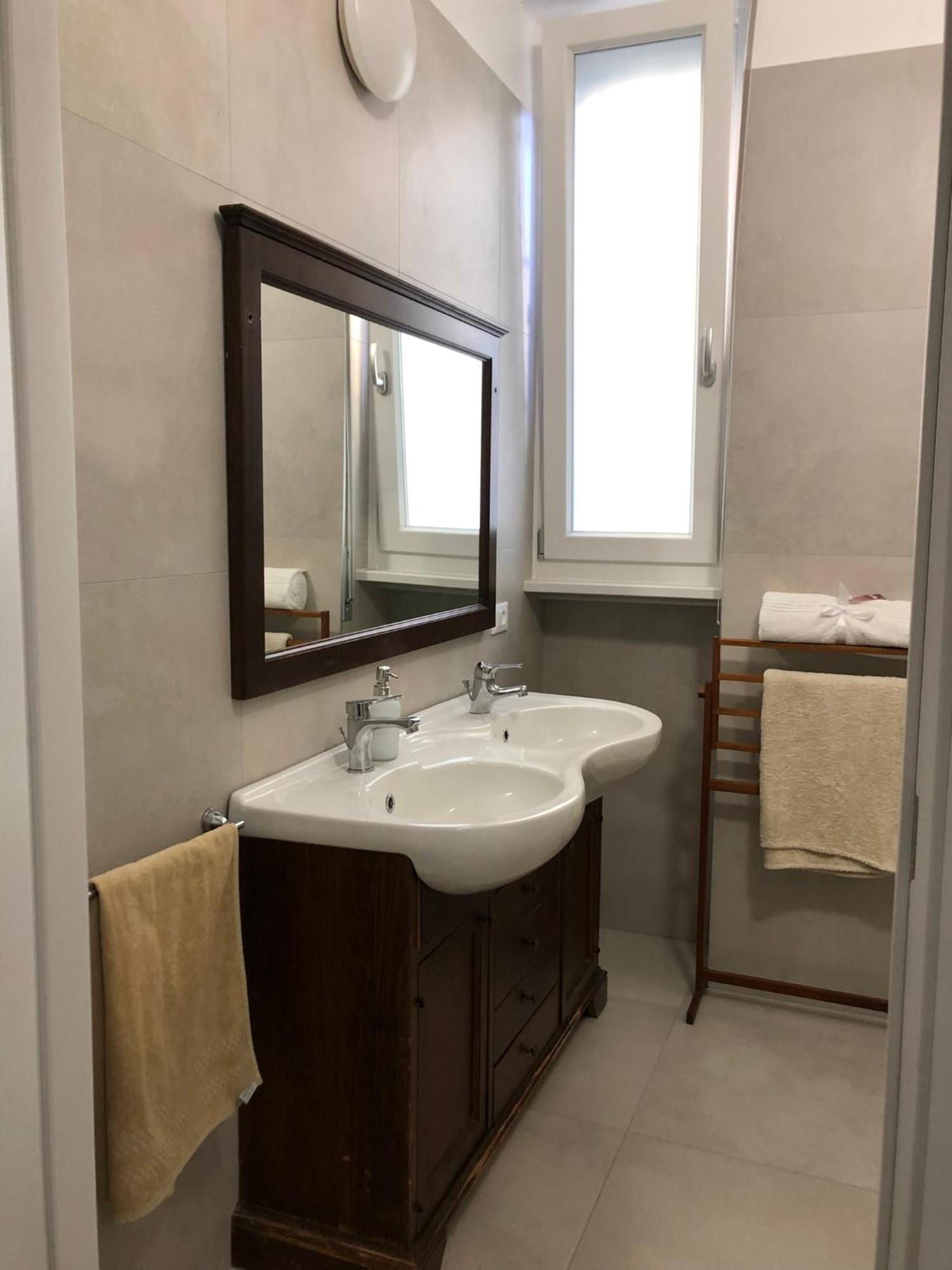 Bilocale In Bande Nere-Metro Rossa Duomo Apartman Milánó Kültér fotó