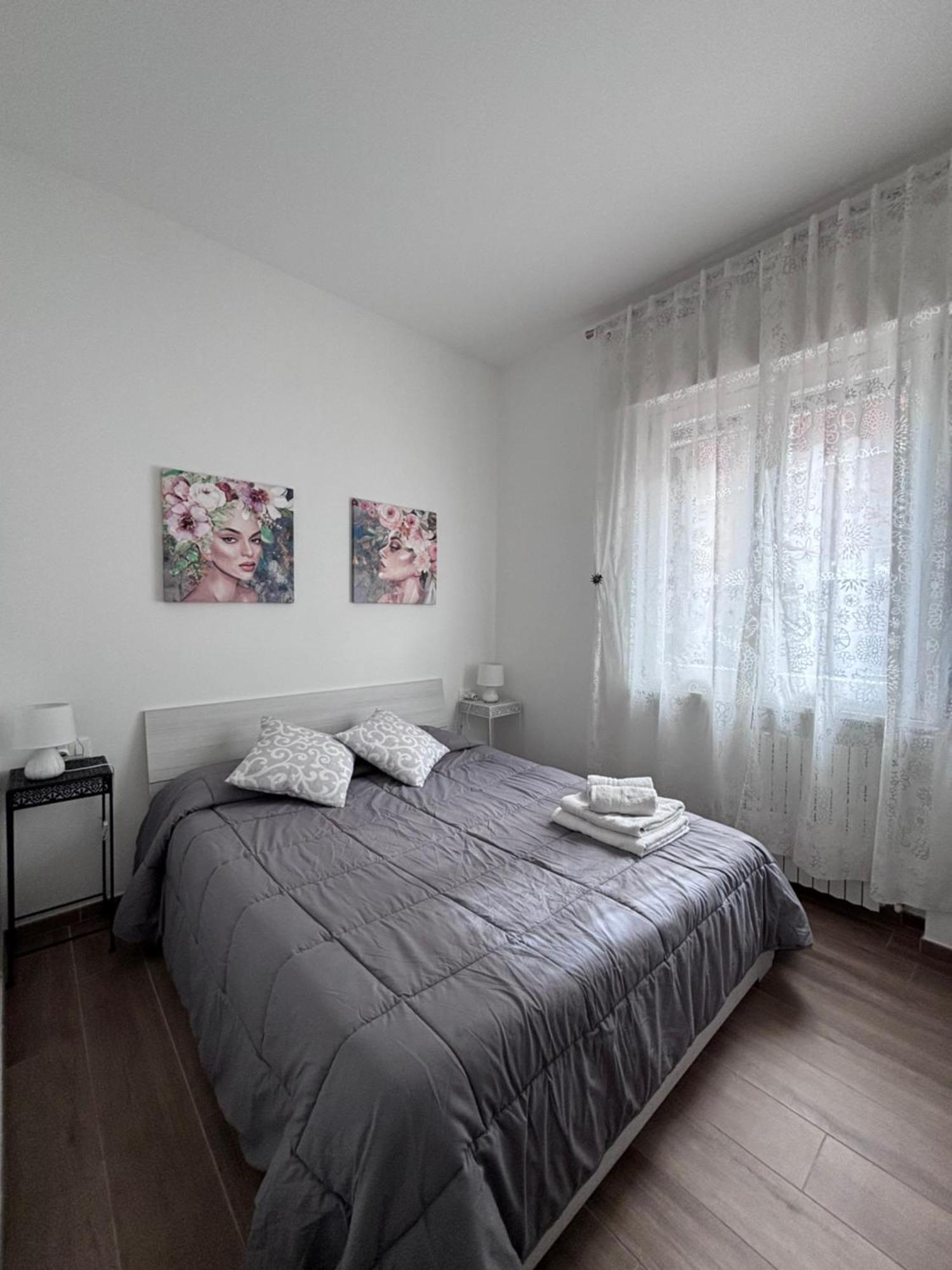 Bilocale In Bande Nere-Metro Rossa Duomo Apartman Milánó Kültér fotó